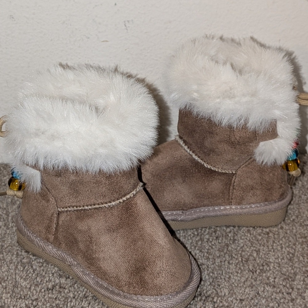 Toddler Girls Faux Suede Winter Boots Faux Fur Colorful Beads Tan Size 6 NEW
